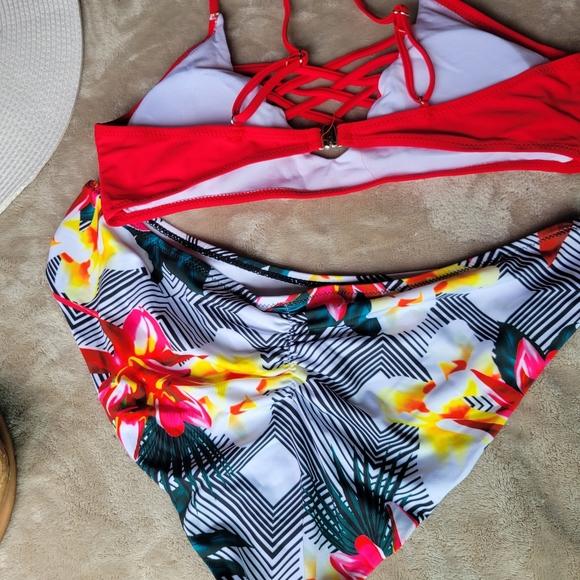 NWT Cupshe Two-Piece Bikini Swimsuit - Picture 4 of 5